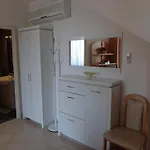 Ana *