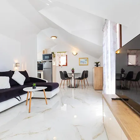 Apartment Ana Mlini